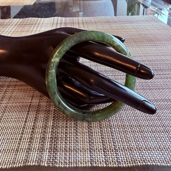 New Jade Bangle Bracelet. - Picture 1 of 3